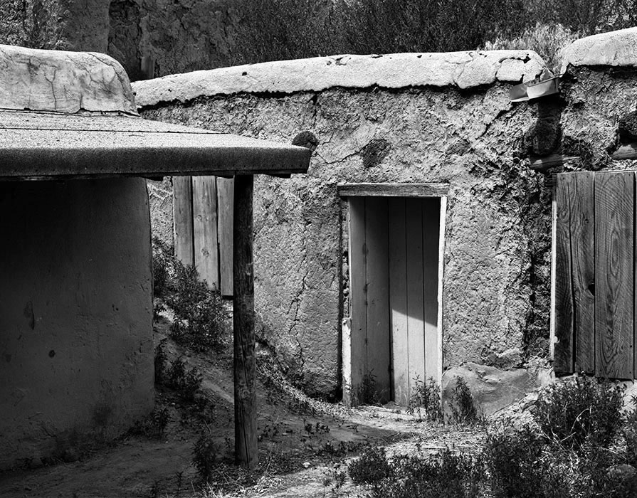 /product//abandoned-adobe-dwelling-ranchos-de-taos-new-mexico-1984/
